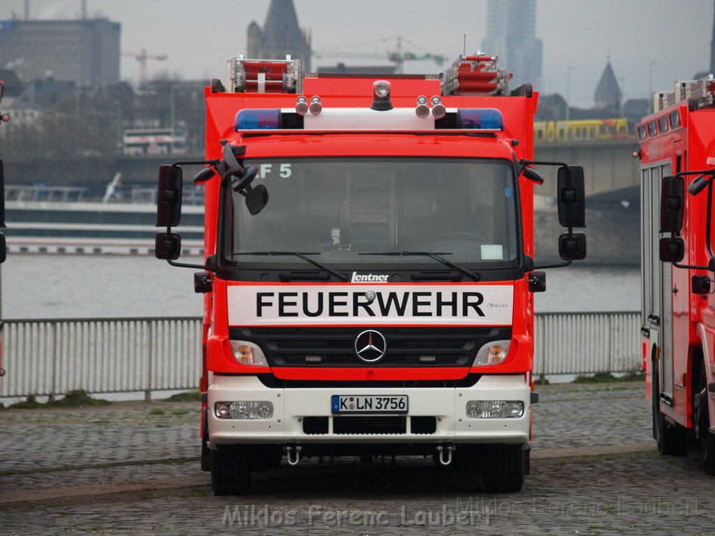 Neue LF`s fuer Koeln Uebergabe in Koeln Deutz an den Wachen  P081.JPG